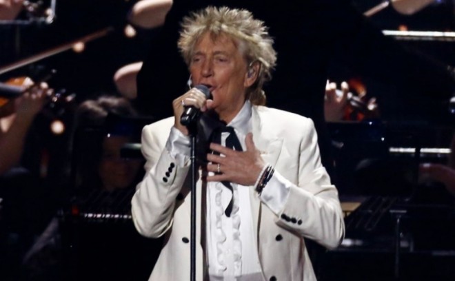 Rokçu saçlarını mayonezlə formaya salır - foto