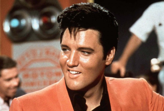 Elvis Preslinin gitarası rekord qiymətə satılıb