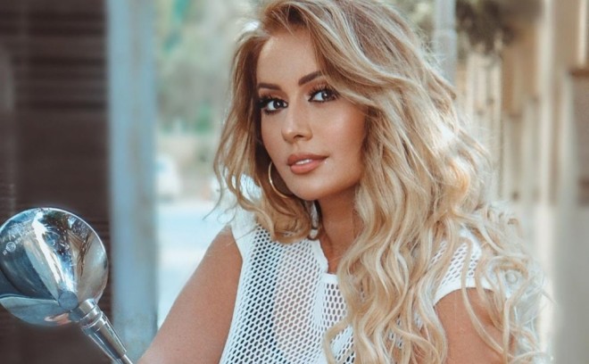 Roza ərinin xəyanətinə görə boşanıb