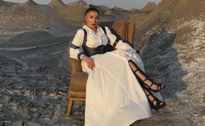 Günay “Darıxmışam” oxudu 