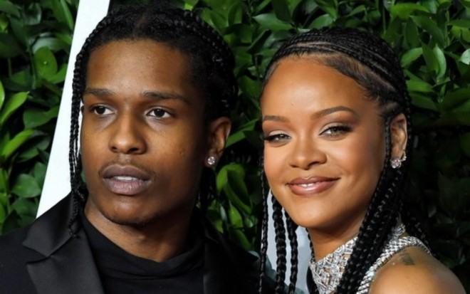 Repçi müğənni ilə eşq yaşayır