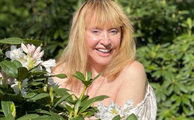 Alla Puqaçovanın makiyajsız fotosunu paylaşdı