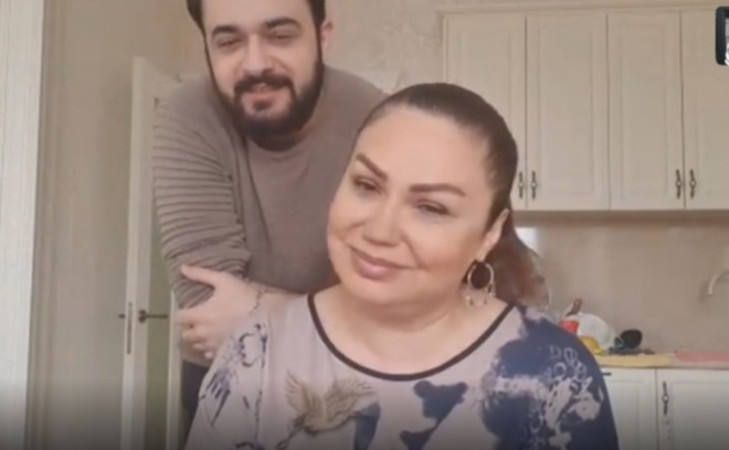 Əməkdar artist Moskvada qala bilmir