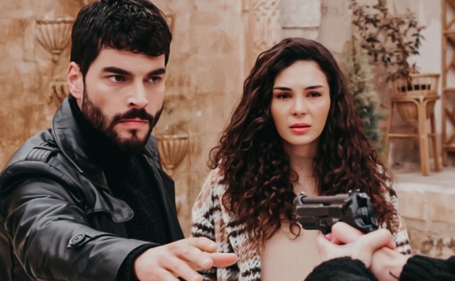 Aktyor çəkiliş meydançasına hücum etdi