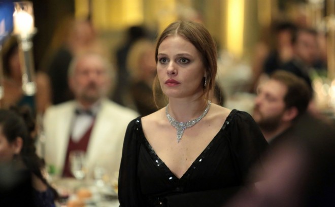 Aktrisa məsxərəyə qoyuldu - foto