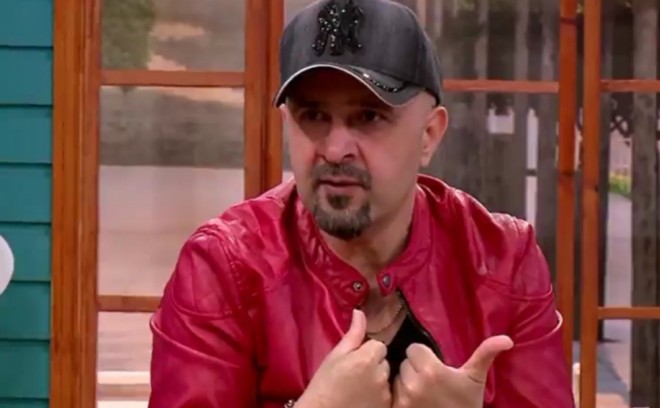 İlqar Xəyal həyat yoldaşından gileyləndi