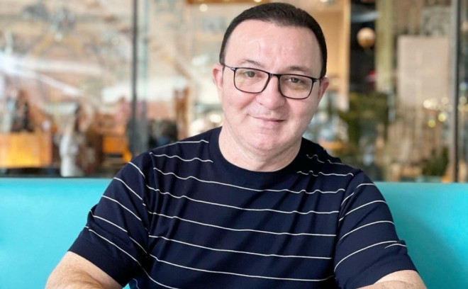 Əməkdar artist qızına maşın söz verib