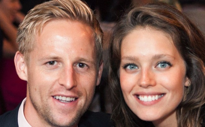 Model ana olmağa hazırlaşır