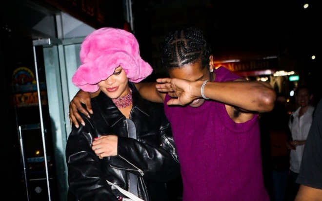 Rihannanın gecə klubuna buraxmadılar