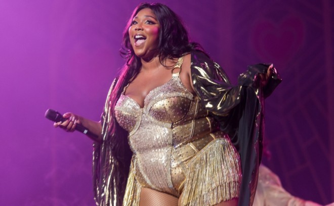 Lizzo çəkisi ilə bağlı tənqidlərdən narahatdır
