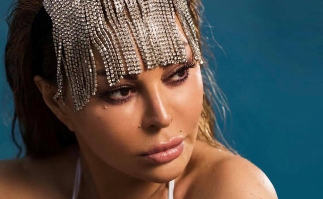  “Dənizin ortasında” mahnısını təqdim etdi