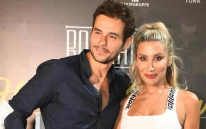 İrem Derici həmkarı ilə eşq yaşayır