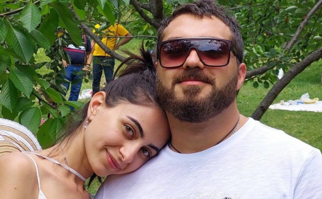 Azərbaycanlı aktyor sevgilisi ilə - foto