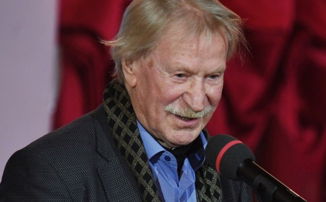 Xalq artisti insult keçirib
