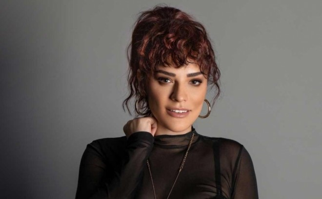 Müğənni evli kişini sevir