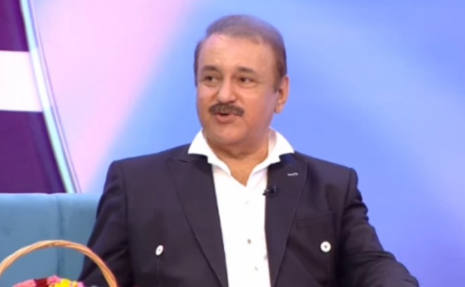 Əməkdar artist xanımına dəyər verir