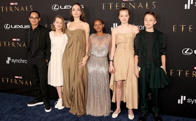 Ancelina premyeraya 5 övladı ilə qatılıb - foto