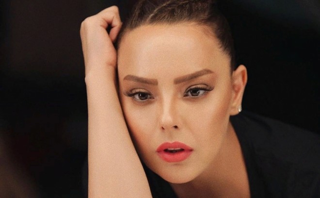 Ebru Gündəş məhkəməyə verildi