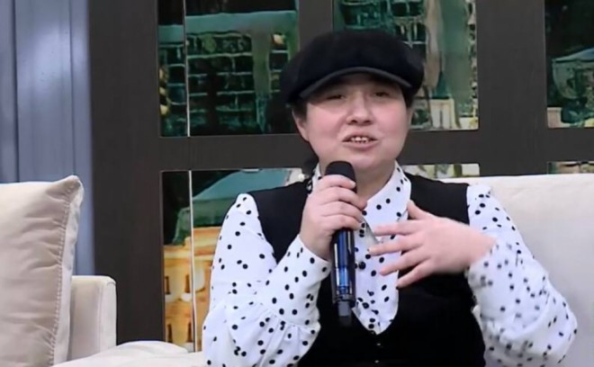 "Qarderobumda çox şey yoxdur, amma papaq var..."