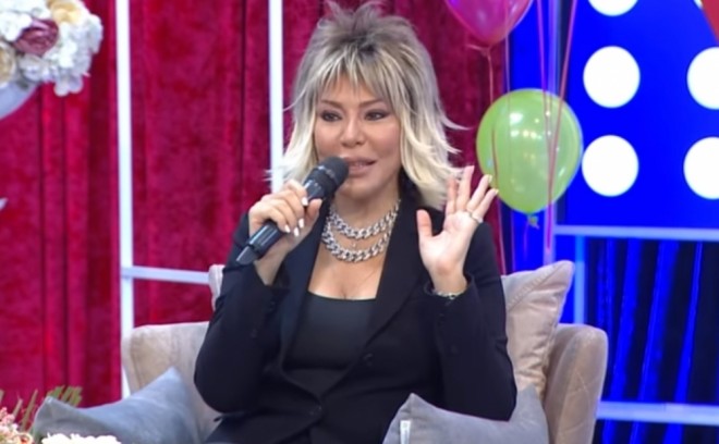 Xalq artisti radioya qulaq asmır