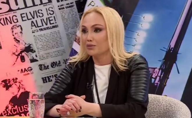 Nura Suri dörd evini satıb