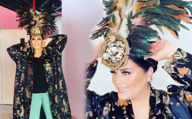 Elza bu dəfə başına toyuq lələyi qoydu - foto