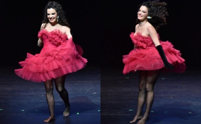 Aktrisa qadınlara dəstək üçün podiuma çıxıb