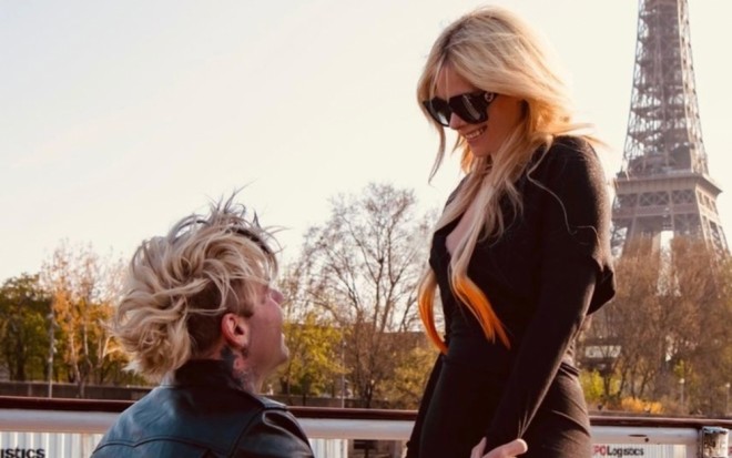 Məşhur rok ifaçısı ərə gedir - foto