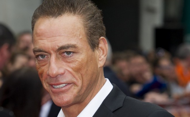 Hollivud ulduzuna Konqo  pasportu verilib
