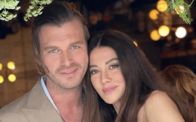 Aktyor həyat yoldaşını çox sevir