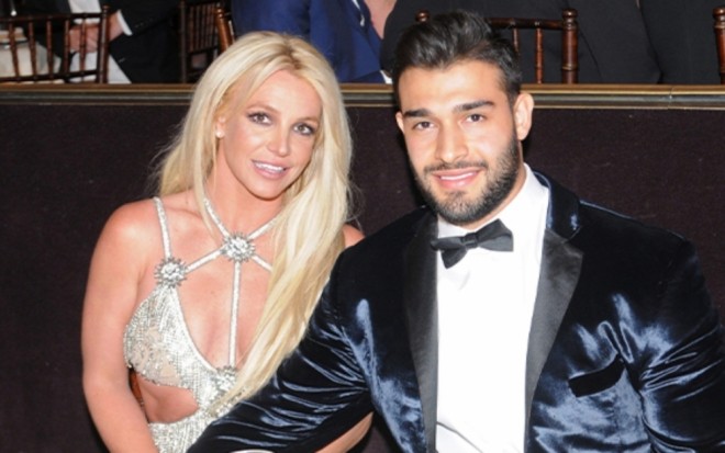 Dünya şöhrətli müğənni hamilədir
