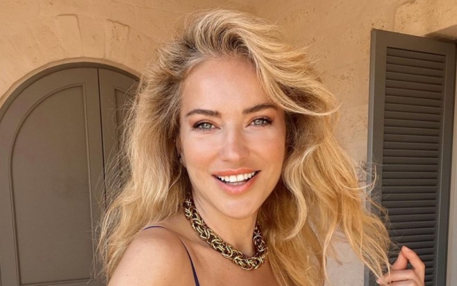 Aparıcı-model 1 ayda xeyli pul qazanıb
