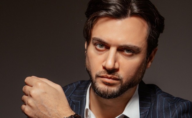 Azərbaycanlı model iş axtarır