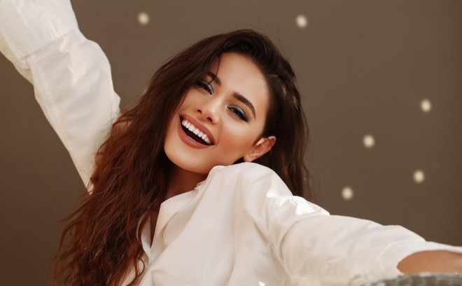 Samirə yeni mahnısını ingilis dilində oxudu
