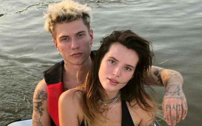 Aktrisa musiqiçi sevgilisindən ayrılıb
