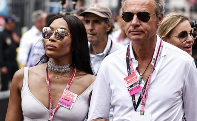 Supermodel milyarder ilə sevgilidir - foto
