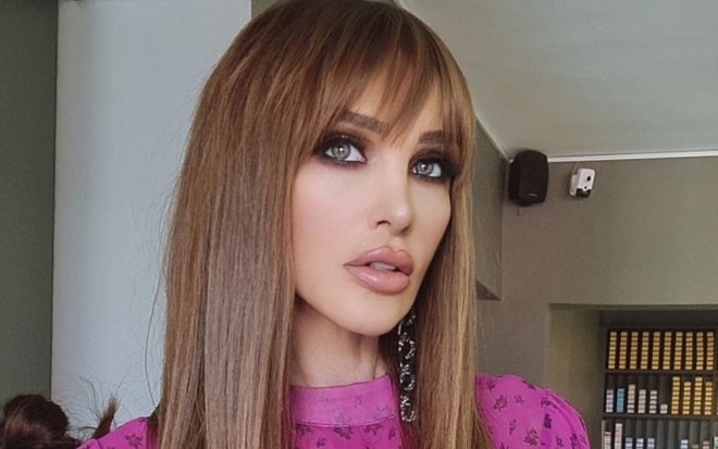 Seren üzünə estetik müdaxilə etdirib
