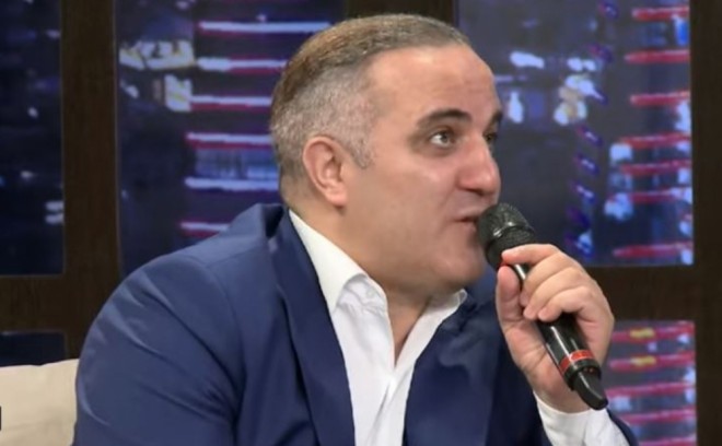 Eldəniz qızının mahnı oxumağın istəmir