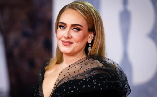 Adelin özü haqqında film çəkir