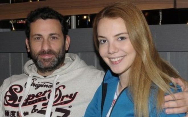 Aktrisa həyat yoldaşından rəsmən  boşandı
