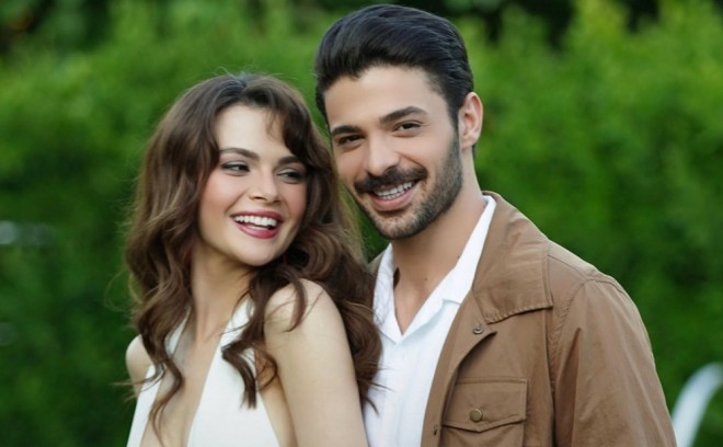 Aktyorlar eşq yaşayırlar