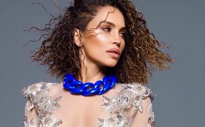 Model Günay fotosu ilə diqqət çəkib
