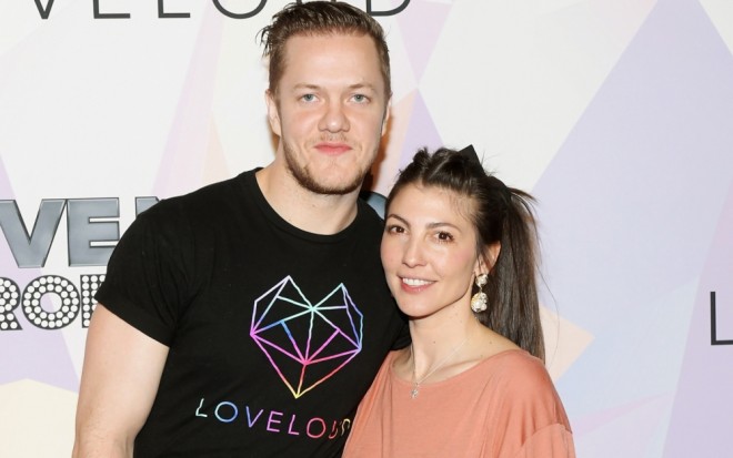 Müğənni həyat yoldaşından boşanır
