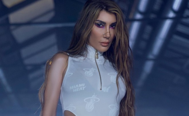 Müğənninin dodağı göyərib - foto
