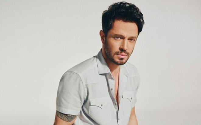 Müğənni parik taxırmış - foto