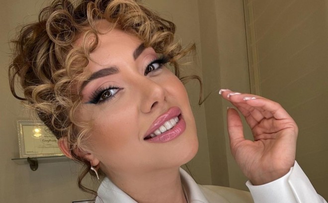 Ayan bir çox dostundan uzaq gəzir