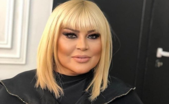 Əməkdar artist həmkarlarından borc alır