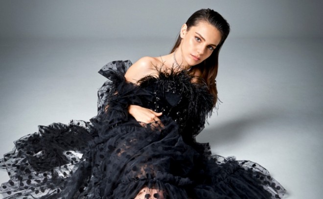 Aktrisa reklamdan 500 min avro qazanıb