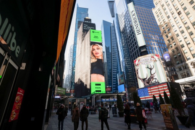 İrem fotosu Nyu-York küçələrinə asılıb - foto