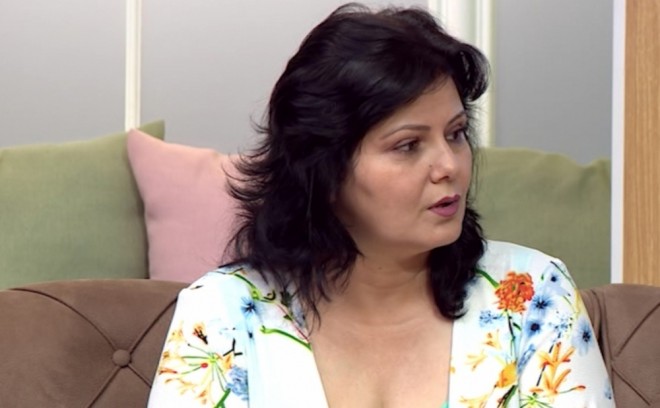 Anasına instaqram işlətməyi qadağan edib